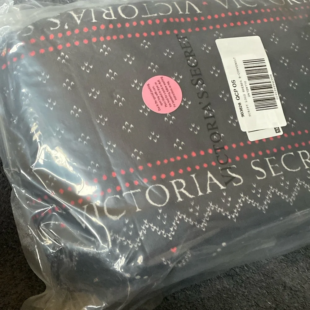 New In Package Victoria Secret Signature Throw Blanket - Picture 1 of 5